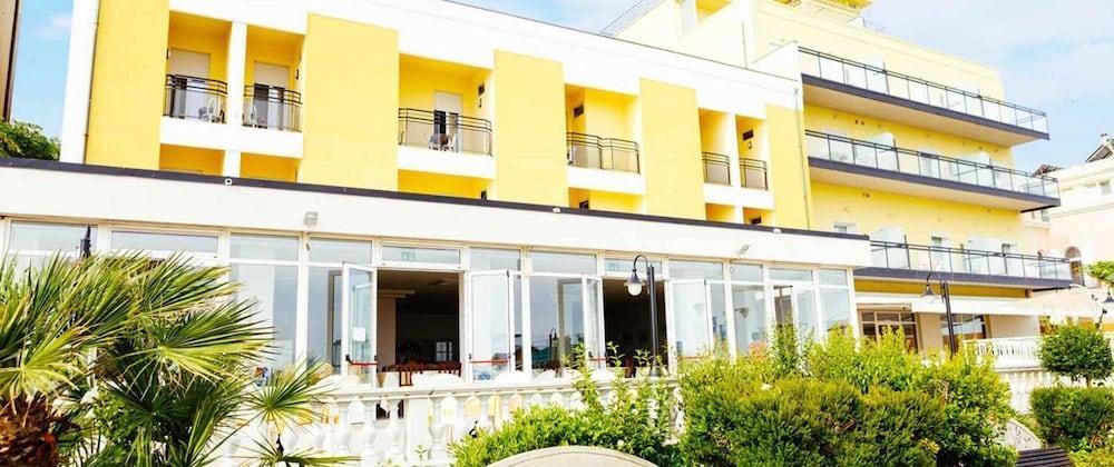 Hotel Royal Cattolica Bagian luar foto