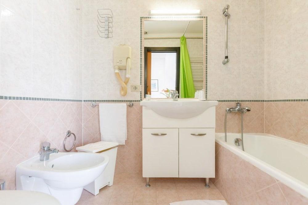 Hotel Royal Cattolica Bagian luar foto