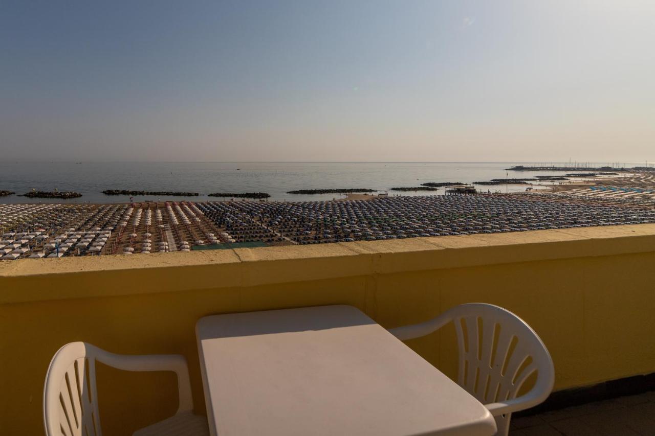 Hotel Royal Cattolica Bagian luar foto