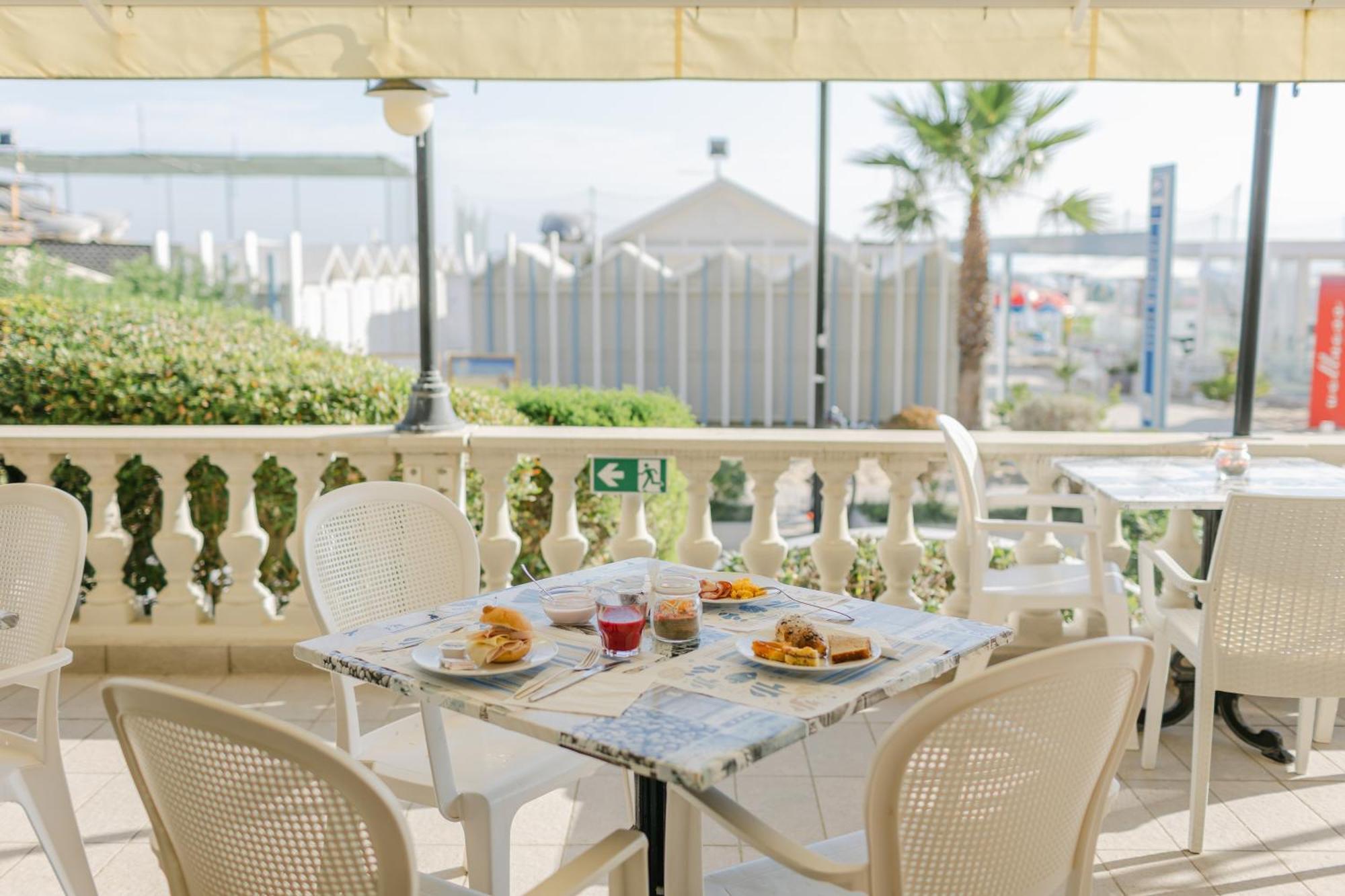 Hotel Royal Cattolica Bagian luar foto