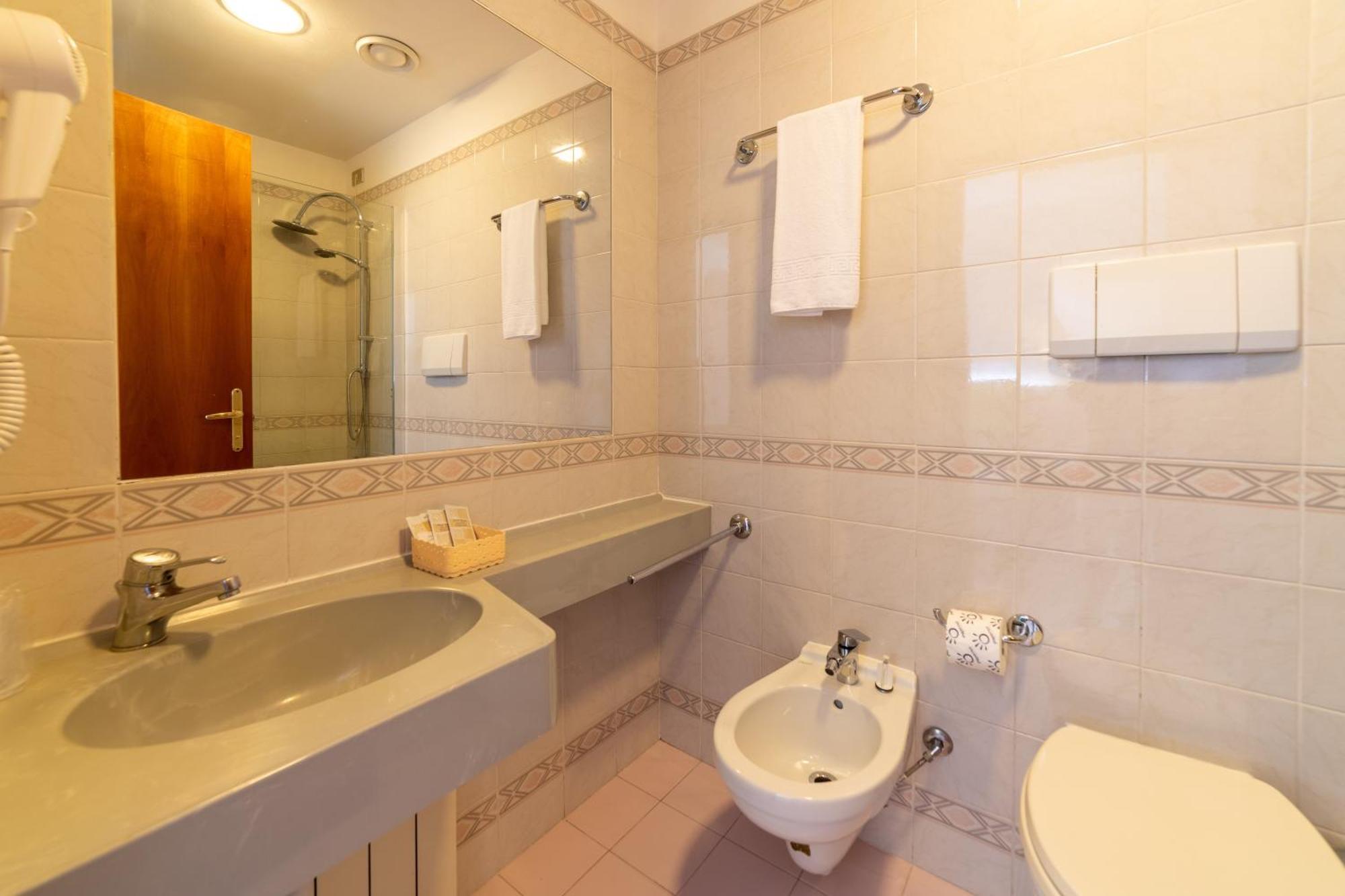 Hotel Royal Cattolica Bagian luar foto