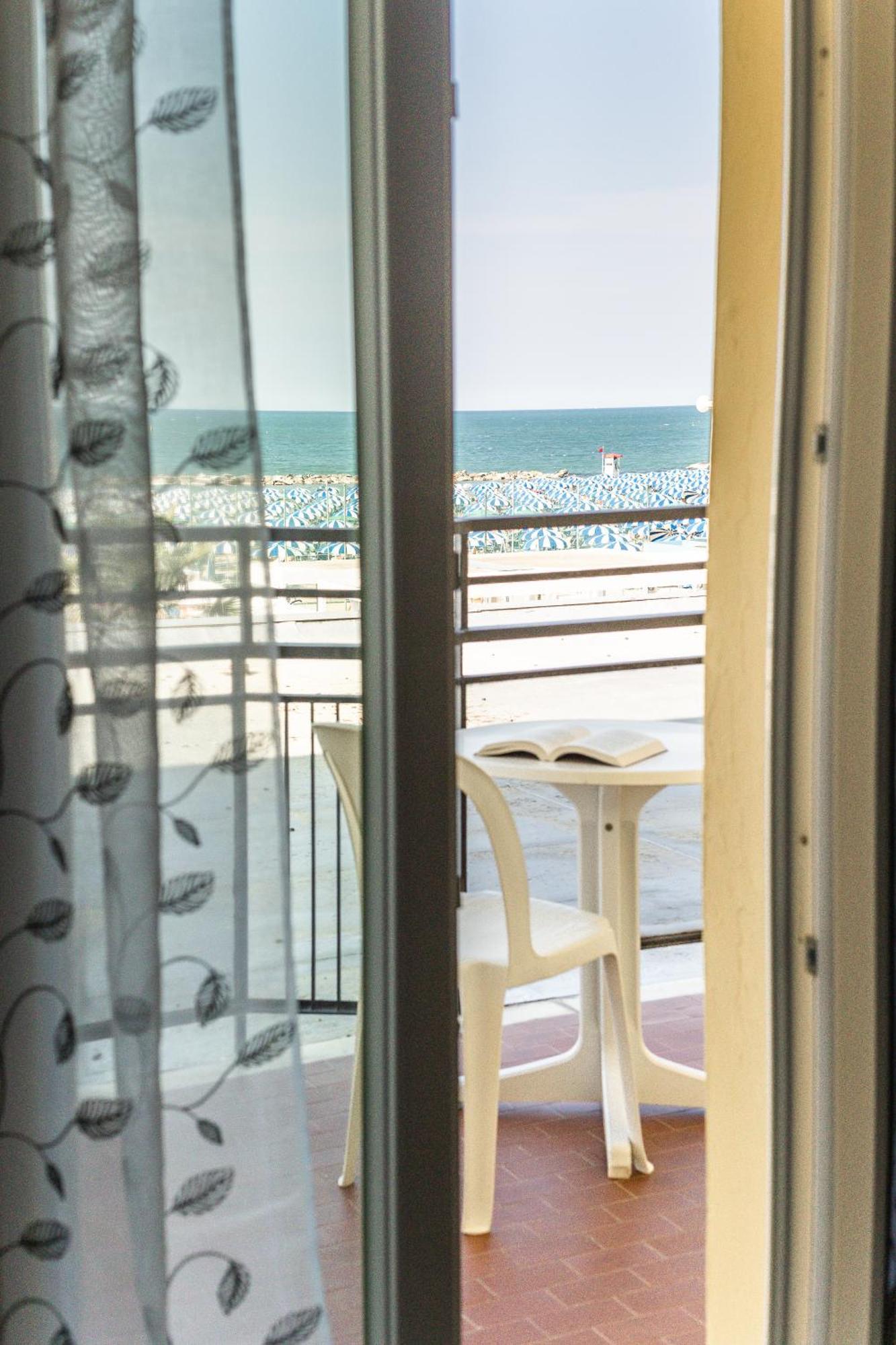 Hotel Royal Cattolica Bagian luar foto