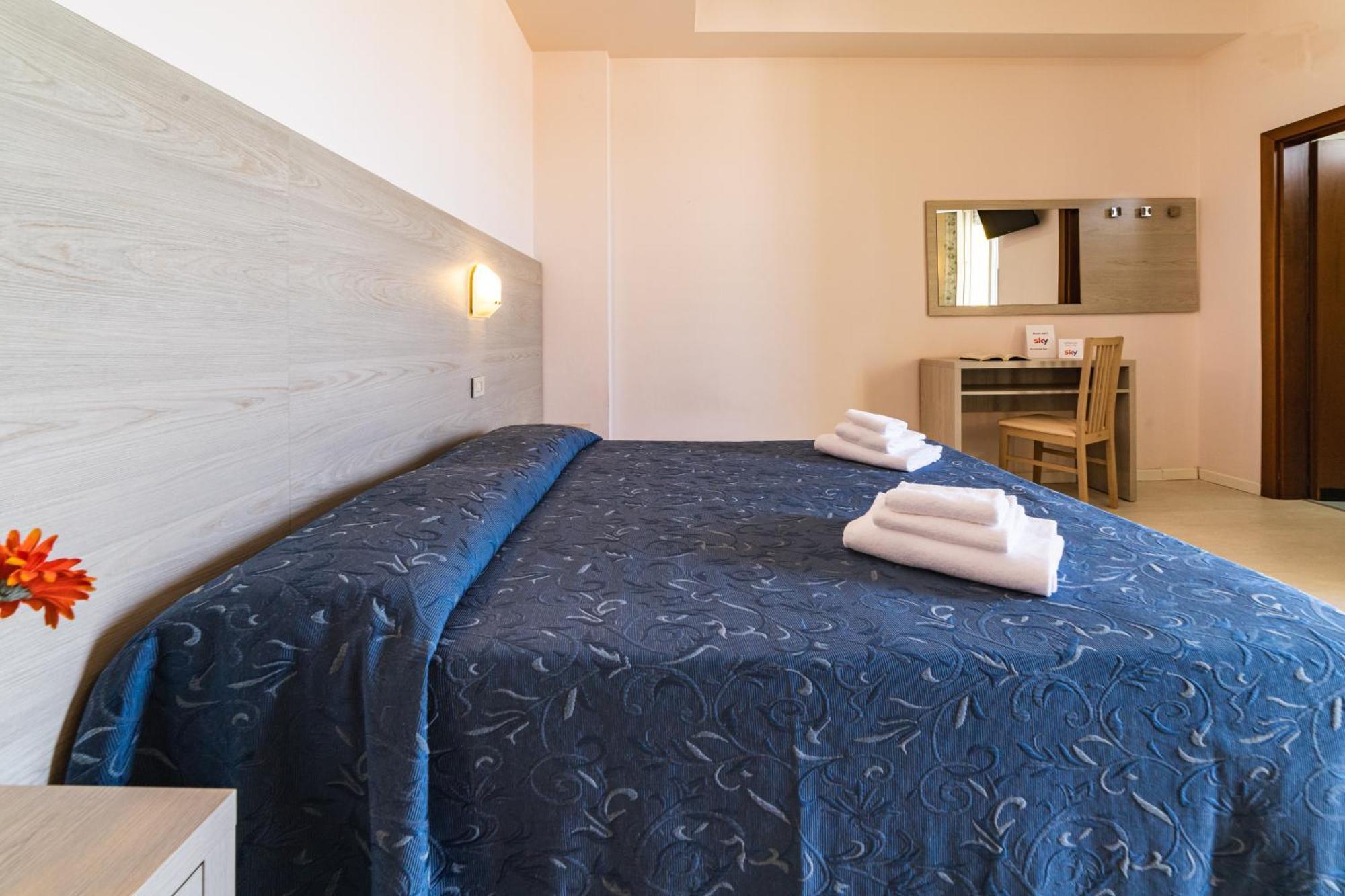 Hotel Royal Cattolica Bagian luar foto